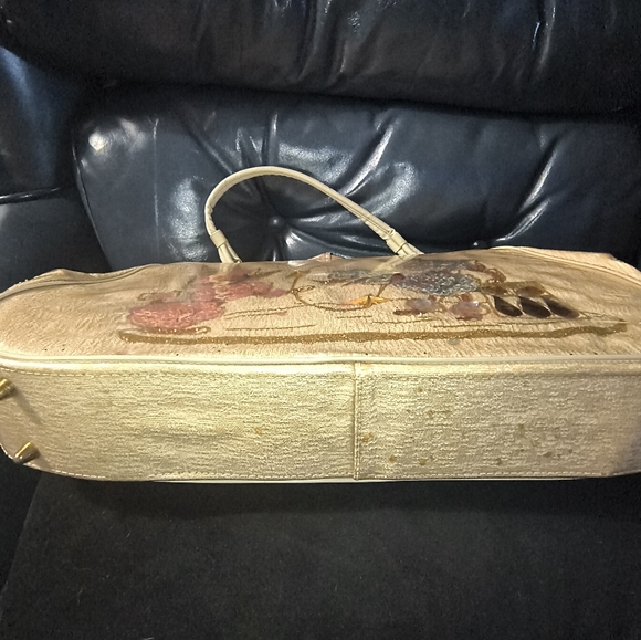 Elegant Cream Handbag with Embroidered Sequins Of a Pink And Baby Blue Design - Picture 4 of 9